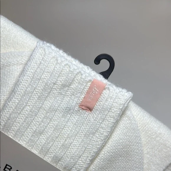 G.H. Bass & Co. Cozy White Winter Set - Picture 6 of 8